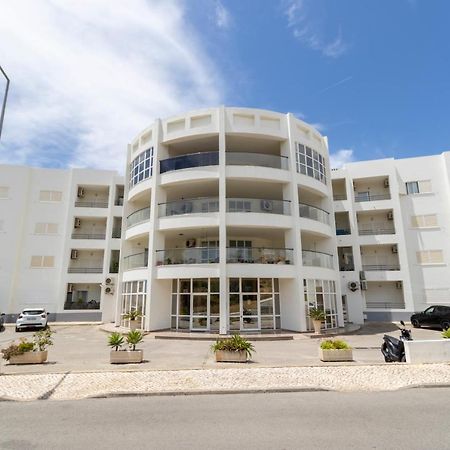 Spaceful Apartment In Albufeira Exterior photo