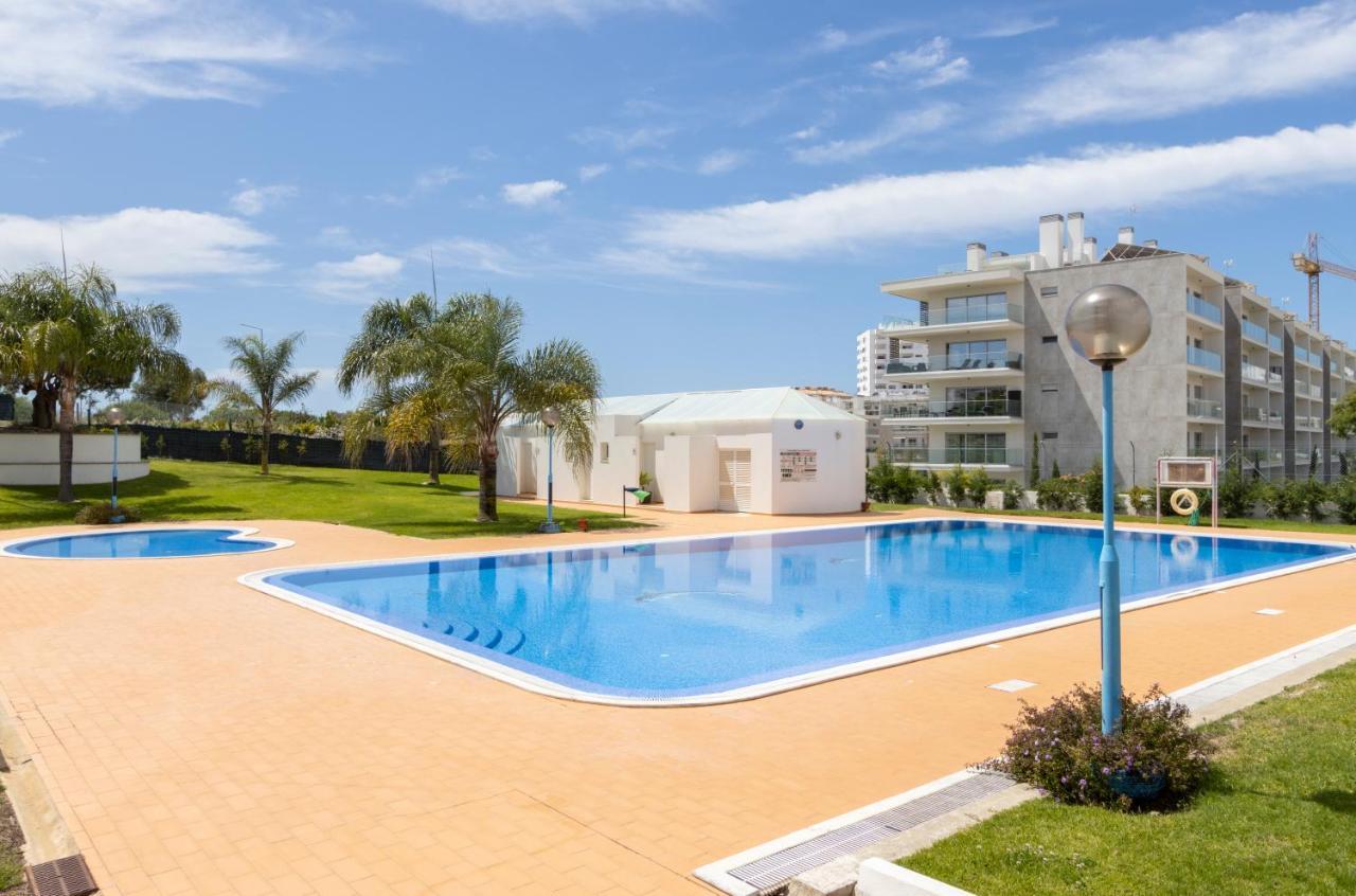 Spaceful Apartment In Albufeira Exterior photo