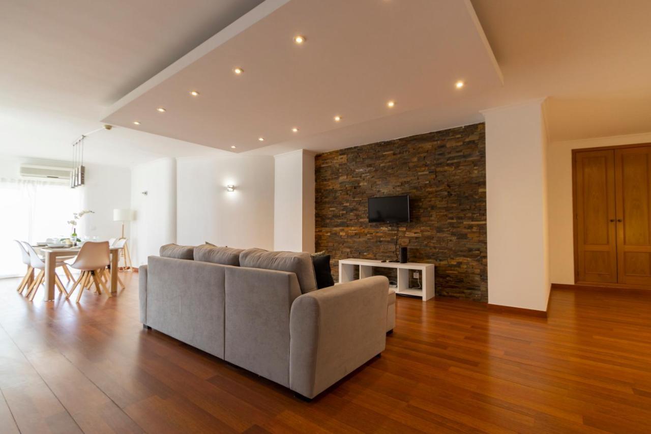 Spaceful Apartment In Albufeira Exterior photo