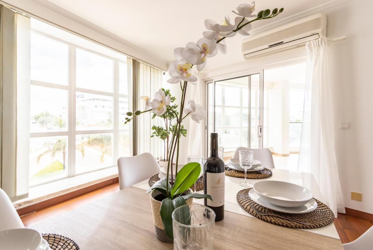 Spaceful Apartment In Albufeira Exterior photo