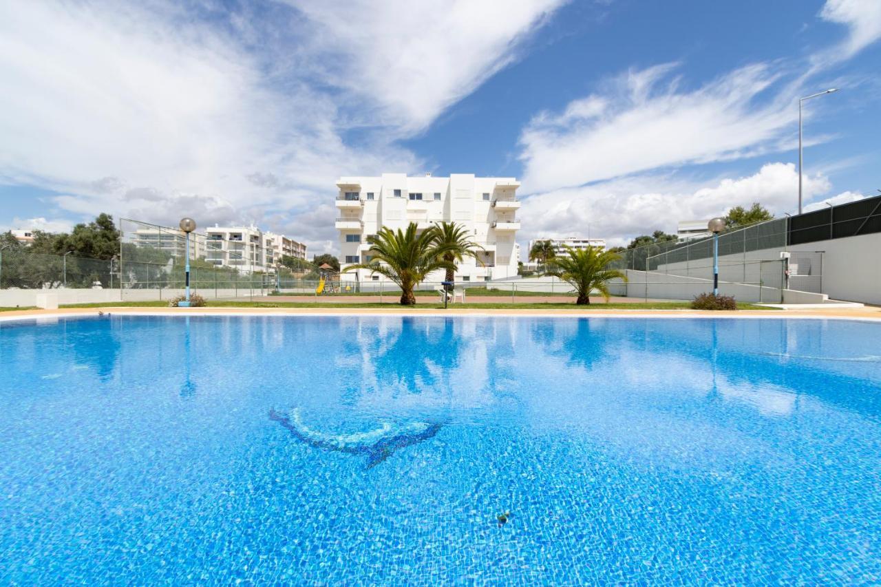 Spaceful Apartment In Albufeira Exterior photo
