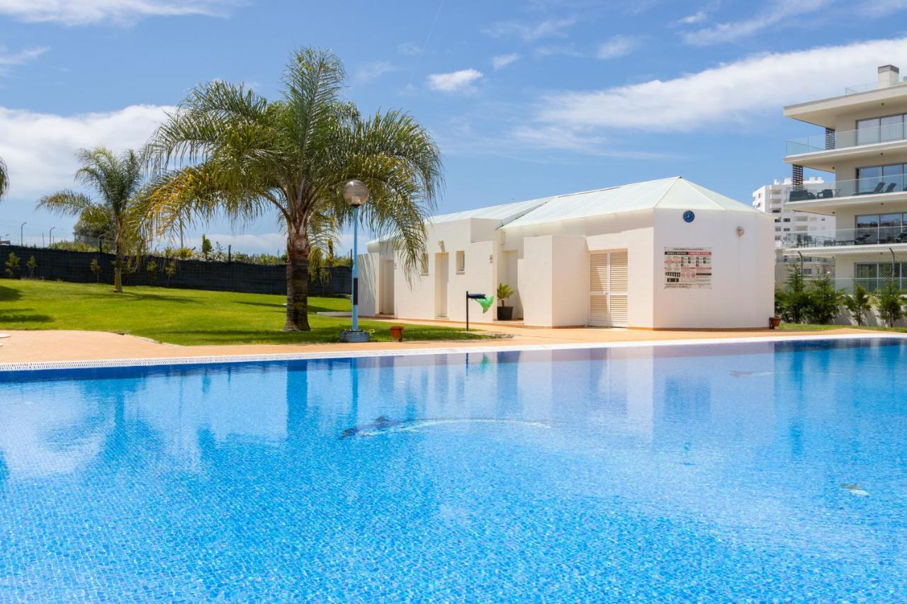 Spaceful Apartment In Albufeira Exterior photo