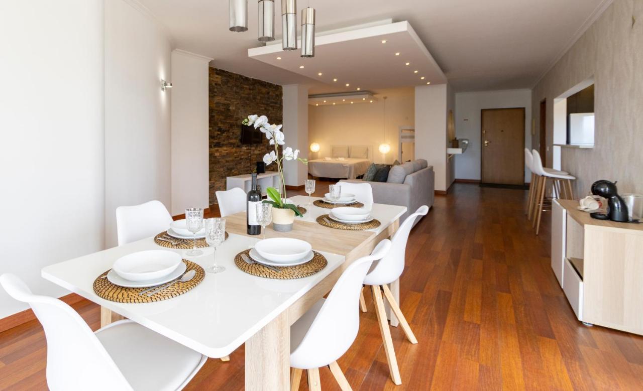 Spaceful Apartment In Albufeira Exterior photo