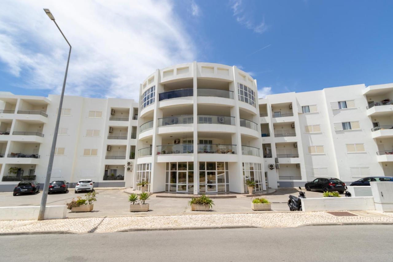 Spaceful Apartment In Albufeira Exterior photo