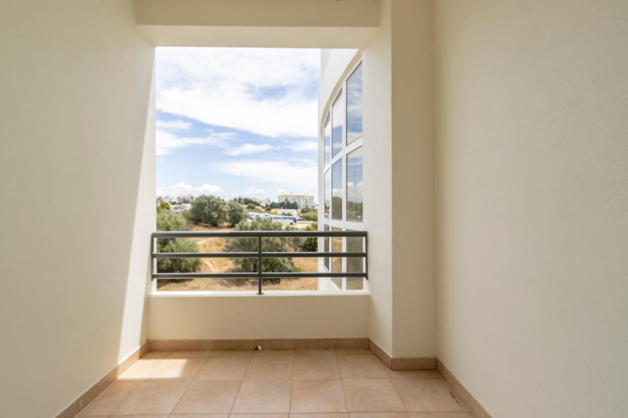 Spaceful Apartment In Albufeira Exterior photo