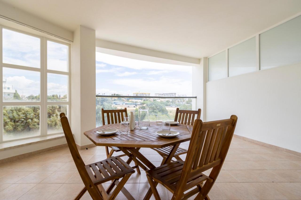 Spaceful Apartment In Albufeira Exterior photo