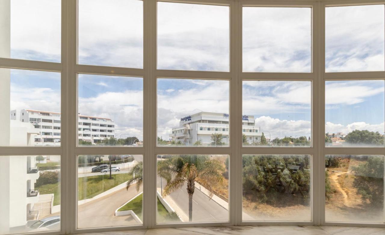 Spaceful Apartment In Albufeira Exterior photo