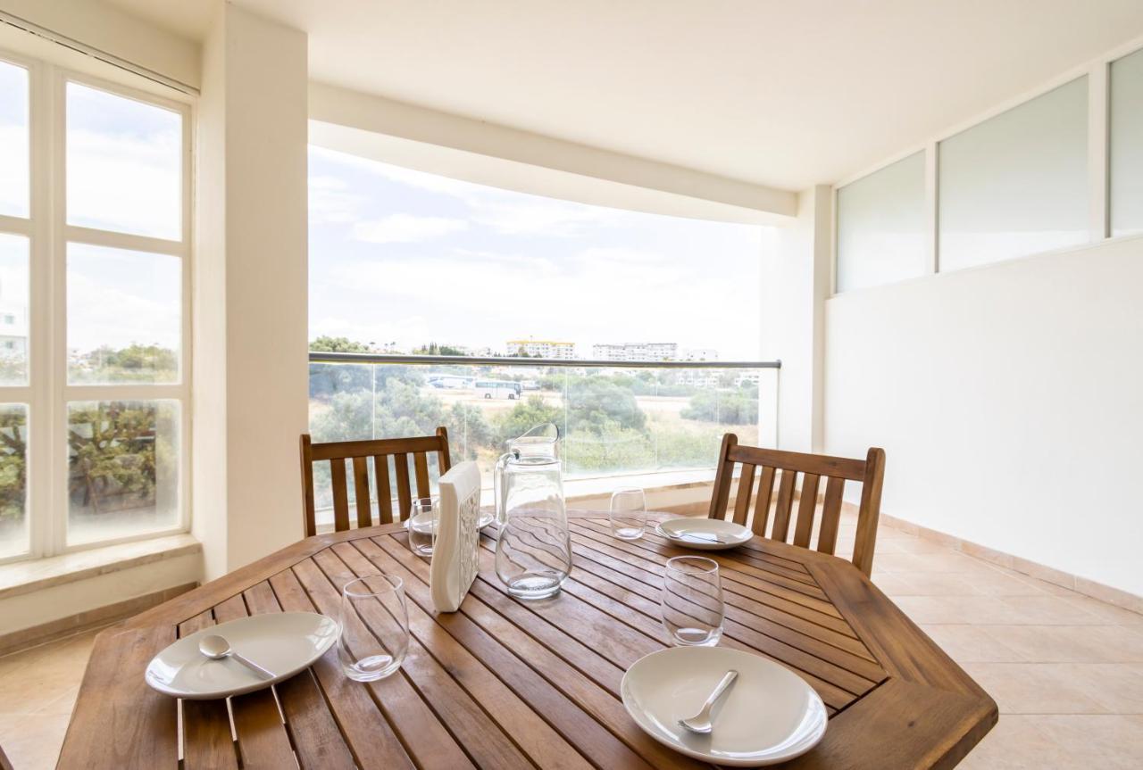 Spaceful Apartment In Albufeira Exterior photo