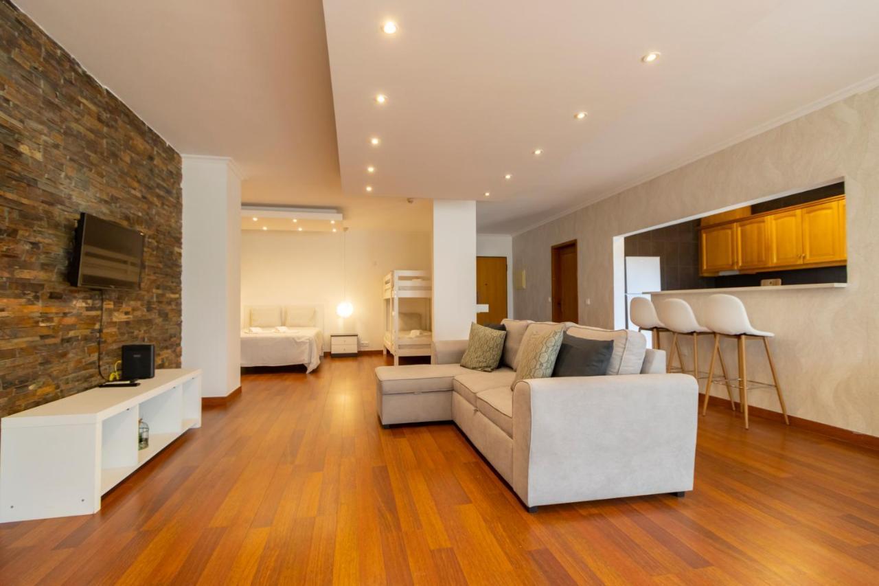 Spaceful Apartment In Albufeira Exterior photo